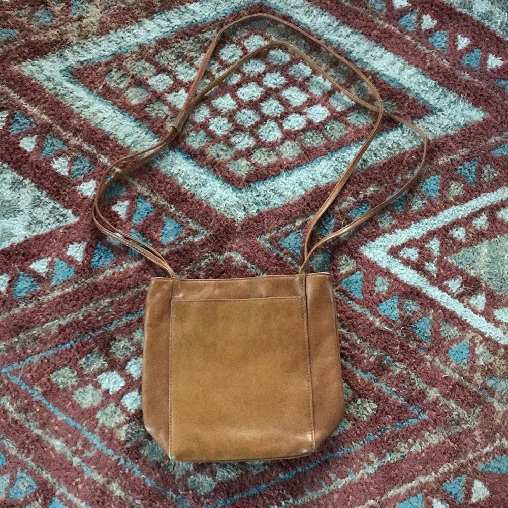 Hobo International. Tan. Crossbody hobo.